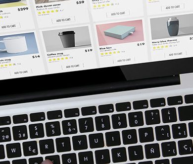 E-handel som visar olika produkter i olika enheter