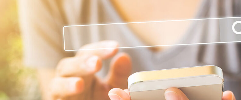 Mobiltelefon och sökformulär