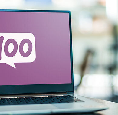 Laptop med WooCommerce logotyp