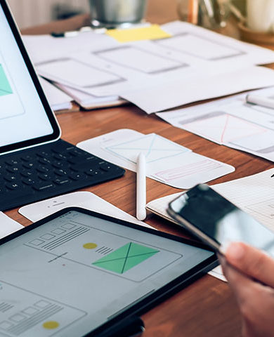 Designer planerar användarvänlighet och UX
