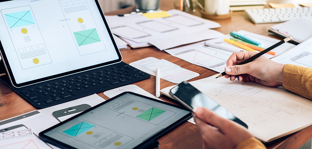 Designer planerar användarvänlighet och UX